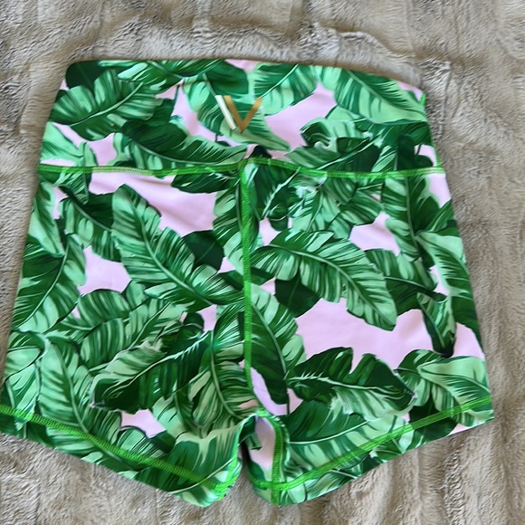 Vull Sport Banana Leaf Shorts size small like new - Picture 2 of 2